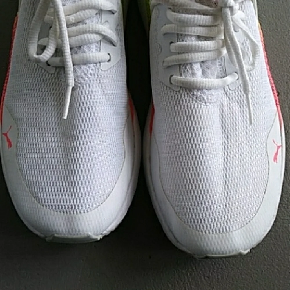 Puma sneakers white